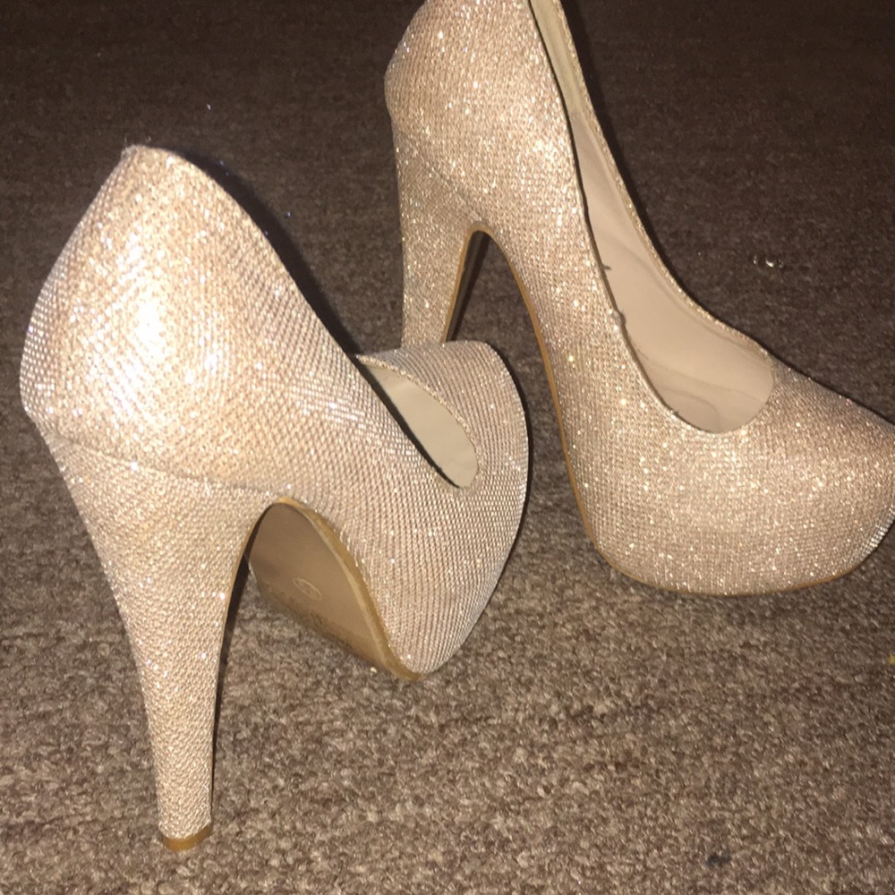 Heels - Picture 2 of 2